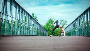 得分手拿把攥！英格拉姆无视防守翻身后仰中投稳稳命中